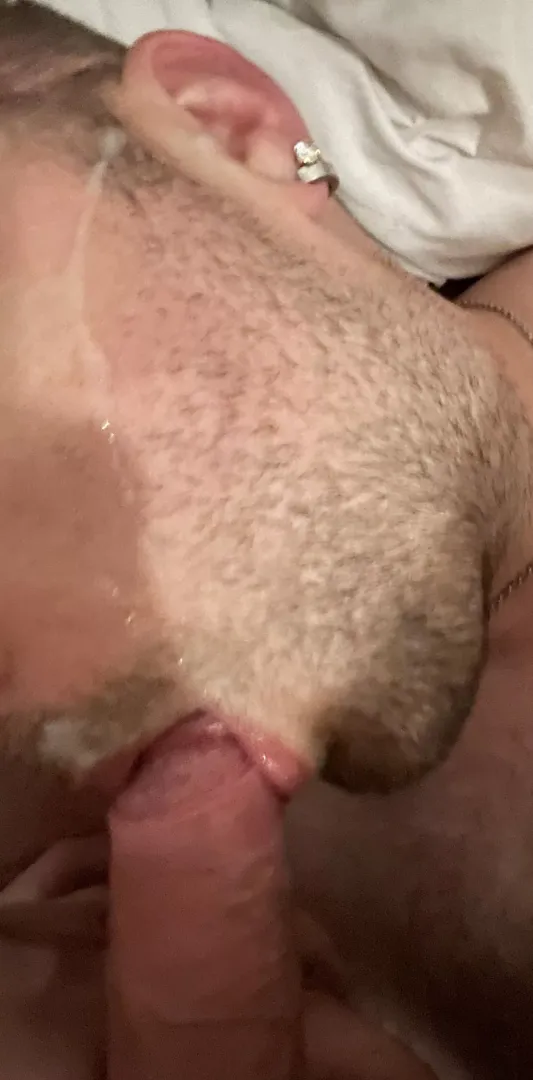 Good boy cleaning up after sucking me off 😈😈😈