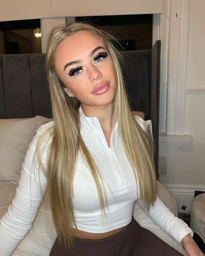 Good chavs get their lips done like Faye