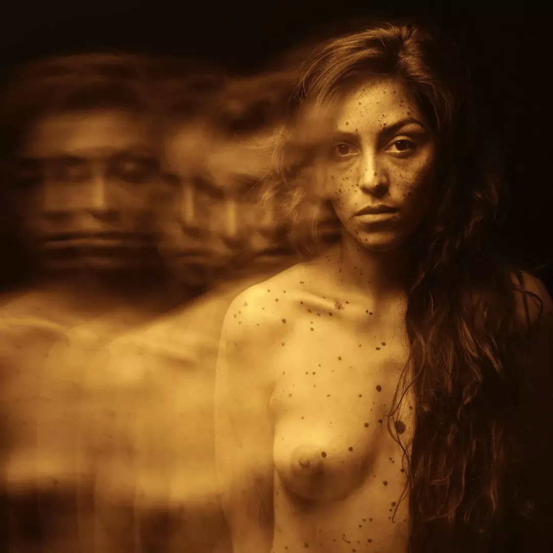 good moles : Paola Li-Passa Passa by Aramio Pazzo