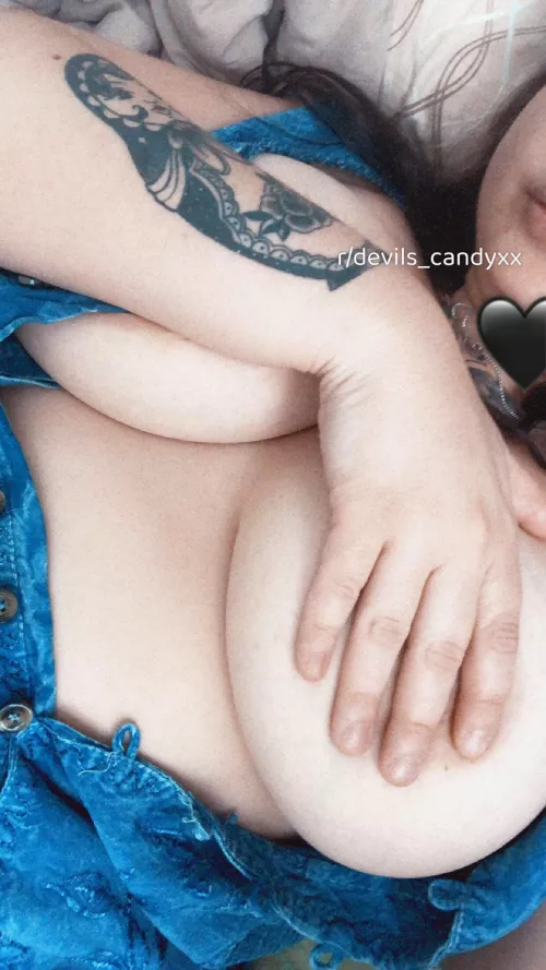 Good morning beautiful people,,u want my titties for breakfast ? ☀️🍒