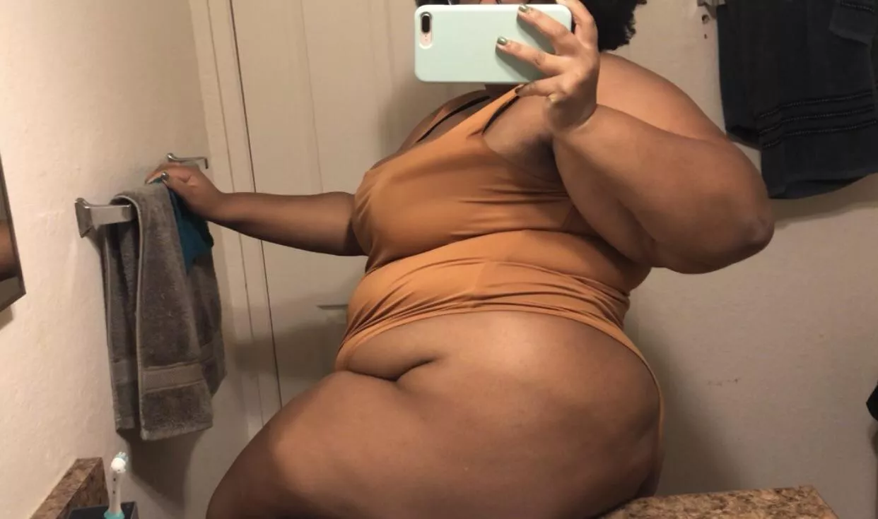Good morning, bend me over this bathroom counter and have your breakfast