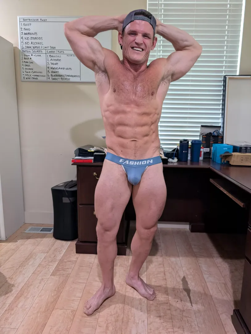 Good morning! Flex training in prep for bodybuilding competition