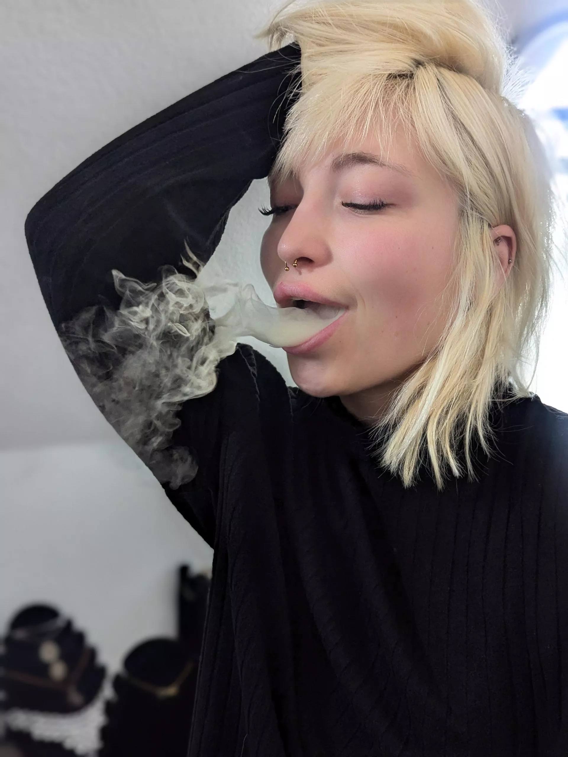 Good morning from your smoking goddess 🚬😜