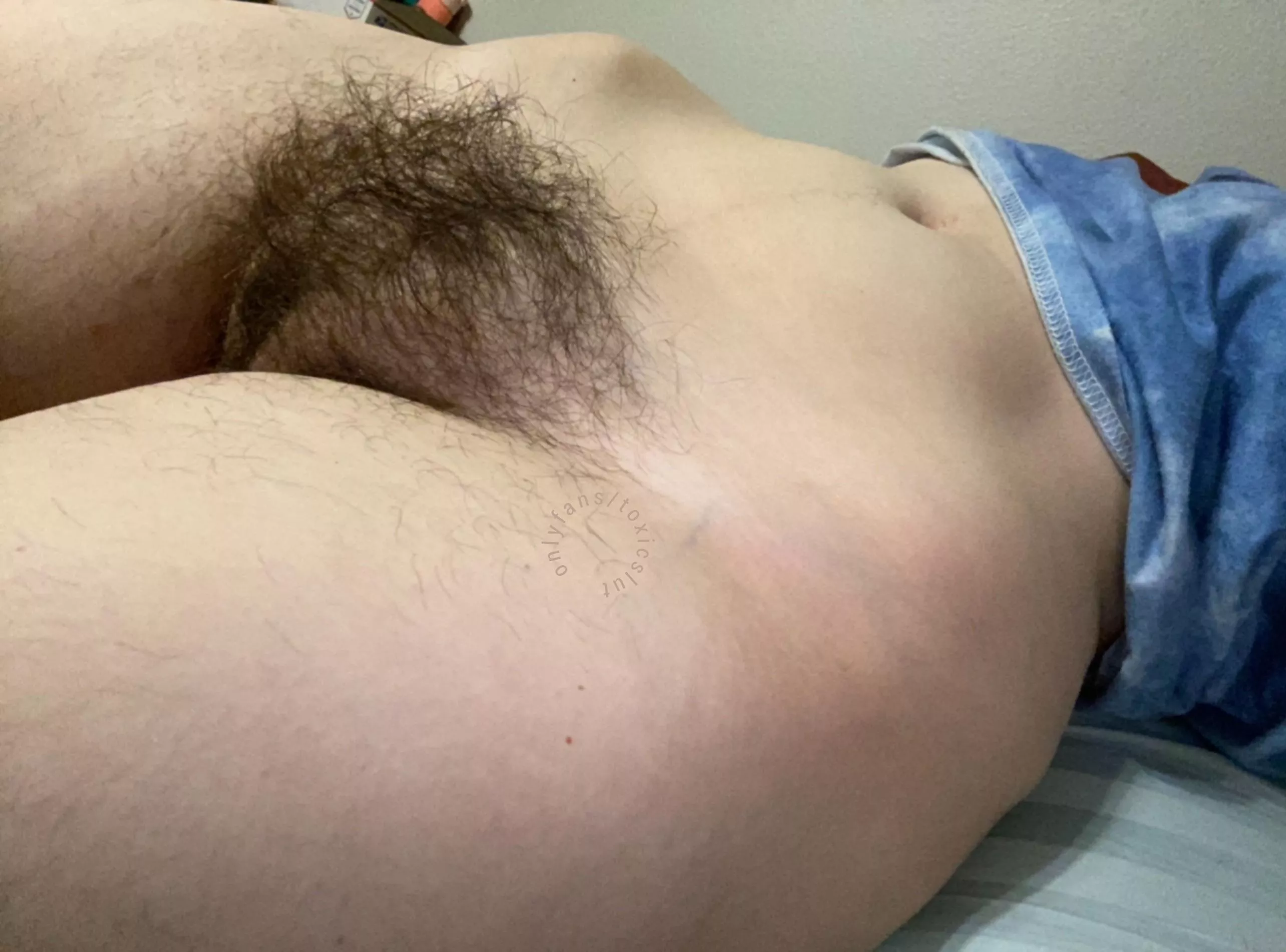 Good morning ! Show my bush some love ? <3