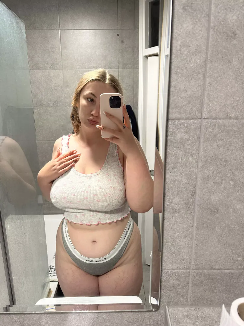 Good morning tittie and ass lovers 😈