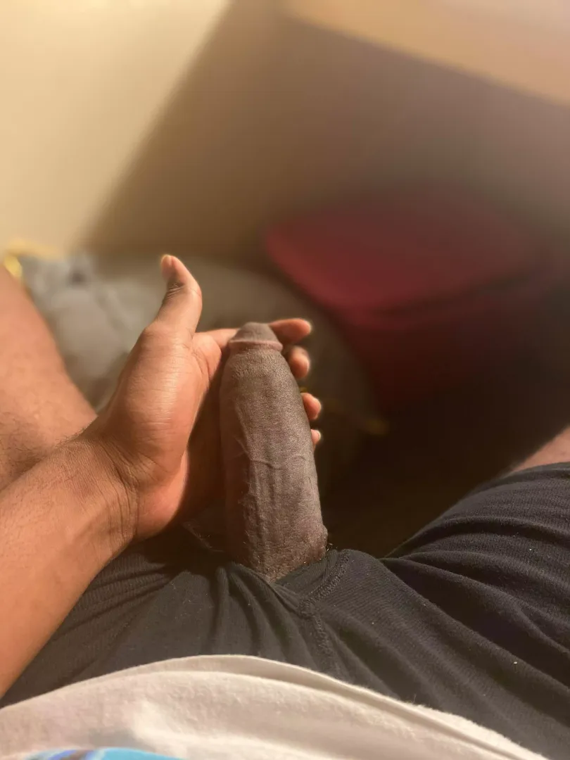 goodmorning help my fat cock get hard this morning 😏