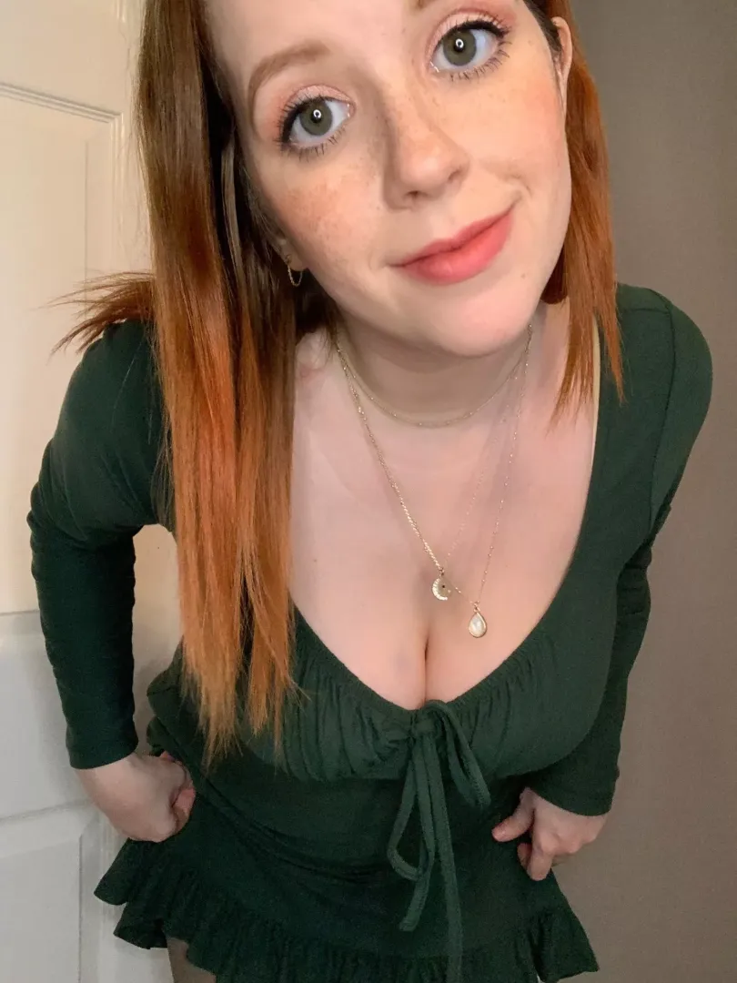 Gorgeous in green today! [F]