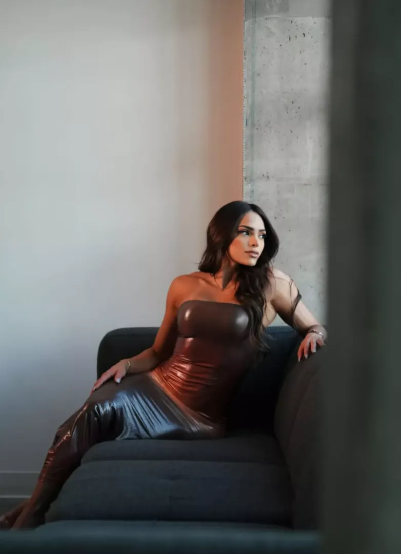 Gostosa do Fitness in Chocolate Leather 