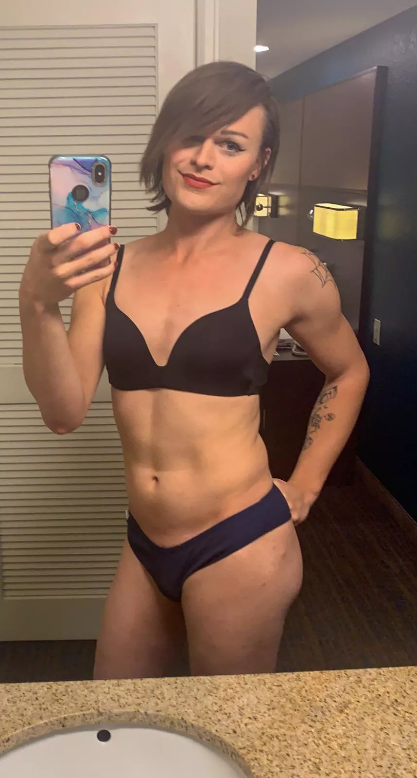 Got a snowstorm coming in tonight… keep me warm? 🥶