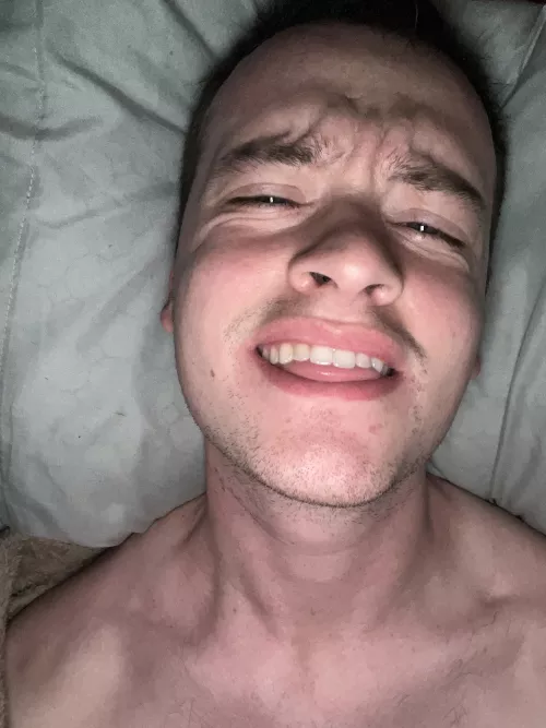 got blinded by the flash but… good morning, studs! comment if you’d date me 🥺