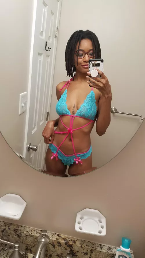 Got dem locs and dat body