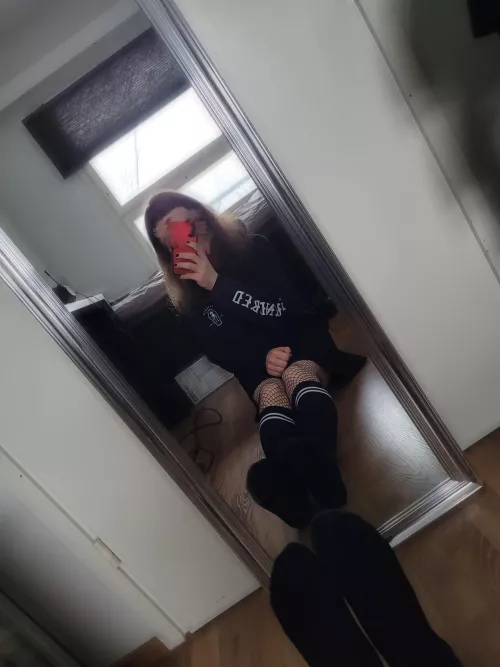 Got my first skirt and some new fishnets :3