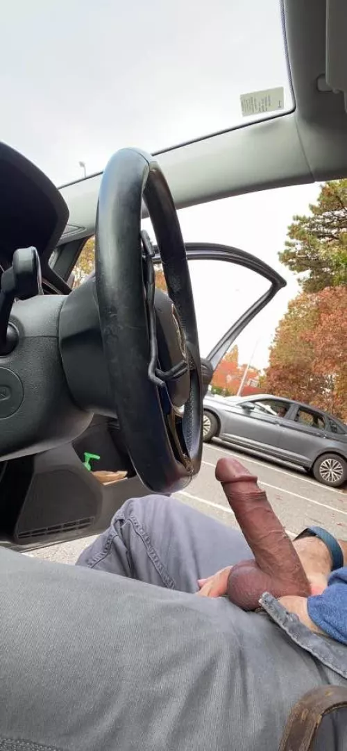 Got some lookers, and s good boner always feels good, but no action cruising at lunchtime yesterday.