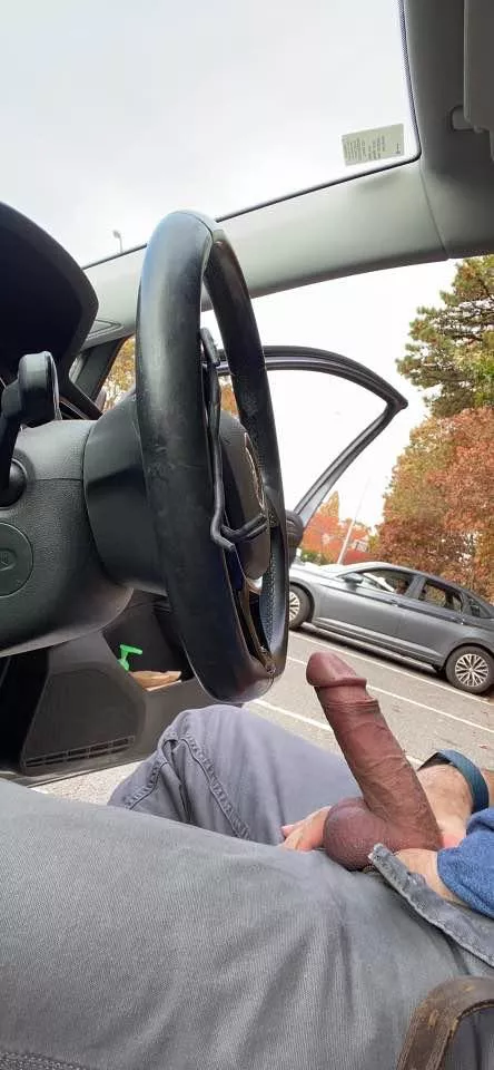 Got some lookers, and s good boner always feels good, but no action cruising at lunchtime yesterday.