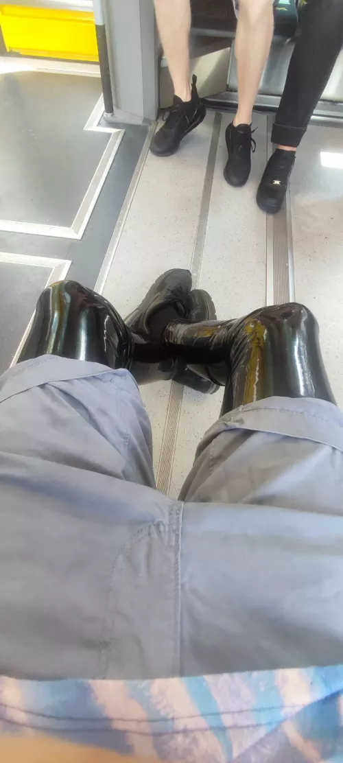 Got some nice shiny leggings yesterday