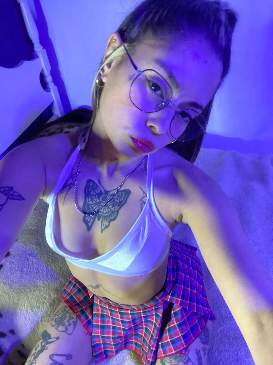 Got this new outfit to wear while tutoring you <3