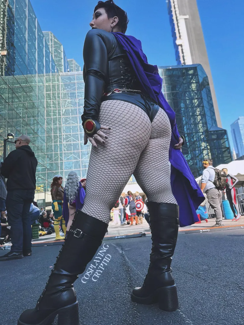 goth gf Raven (Cosplaying Cryptid)