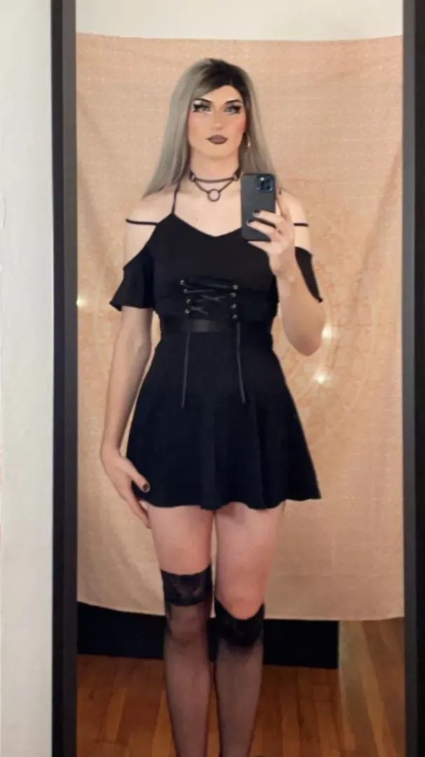 goth girl moment