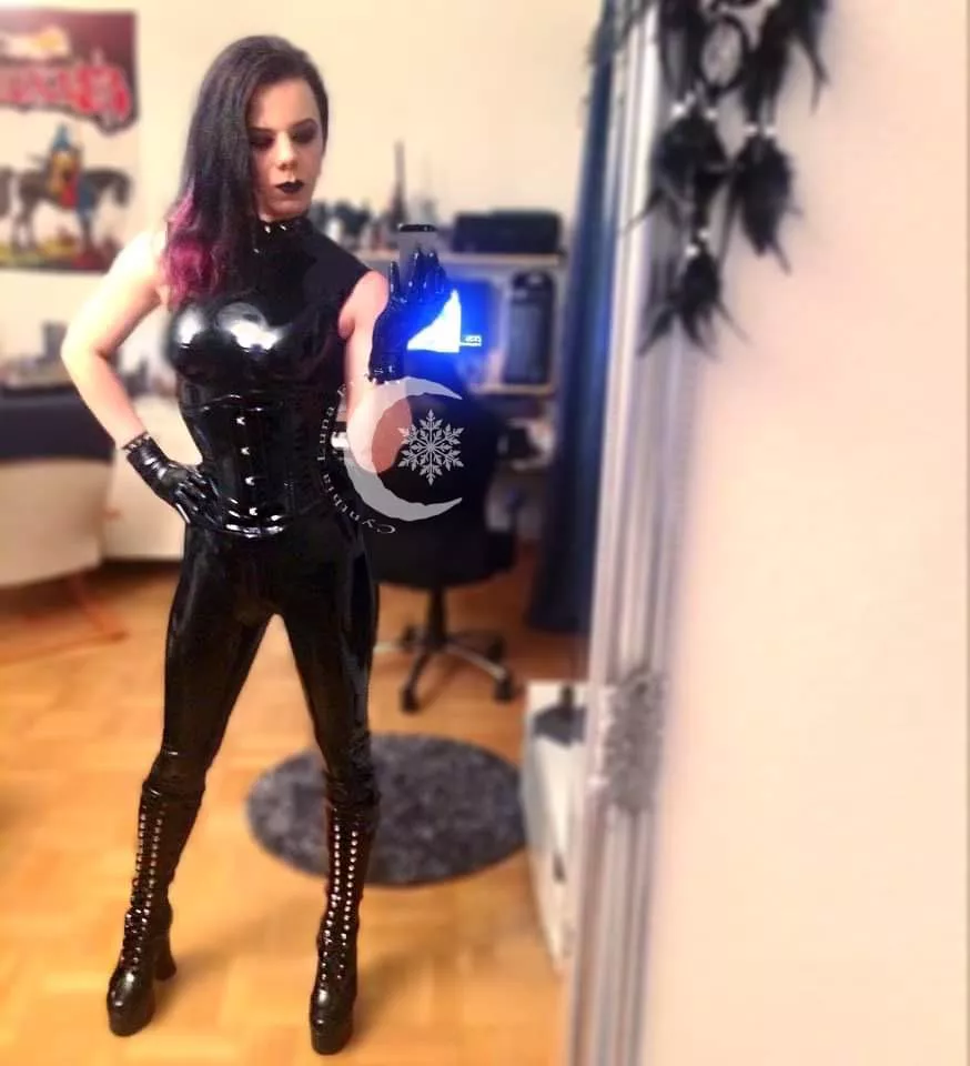 Gothic queen (OC)