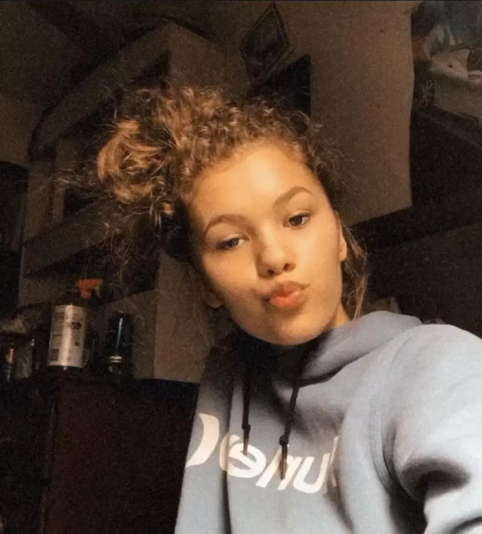 Grab my bun and face fuck me