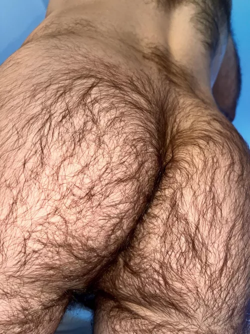 Grateful for the blue glow the good lord decided to bathe me in while I took this ass pic 🙏