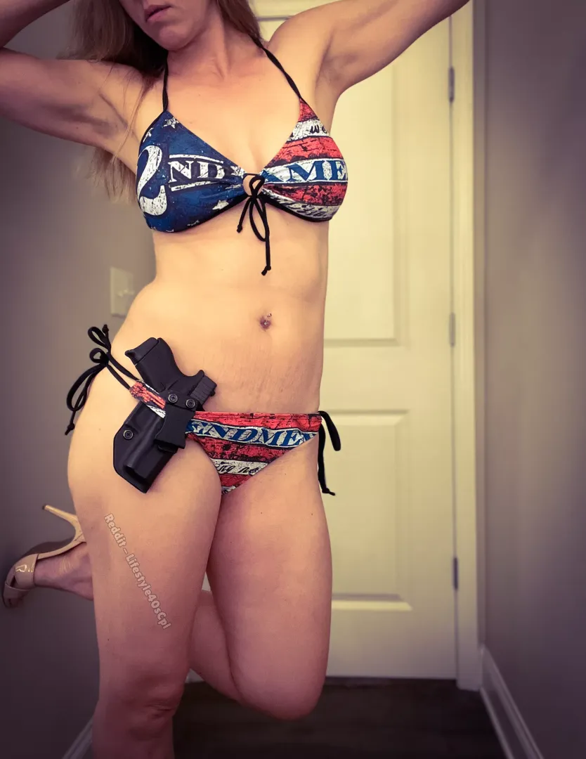 Gratuitous Glock Shot - @lifestyle40scouple