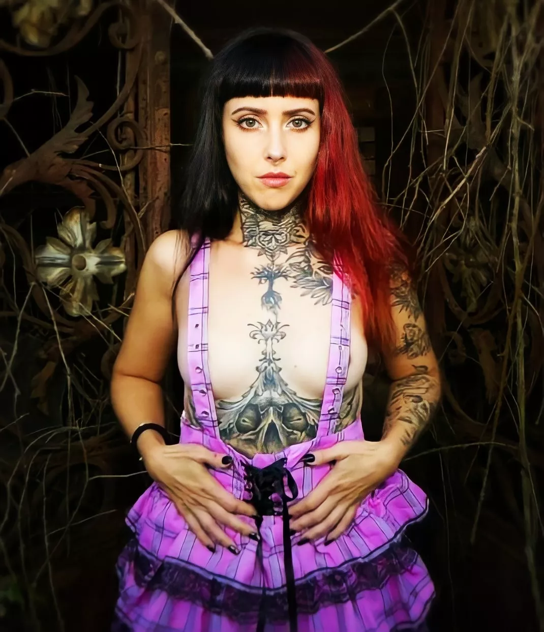 Greetings from this wicked little girl 😈 🥵🔥