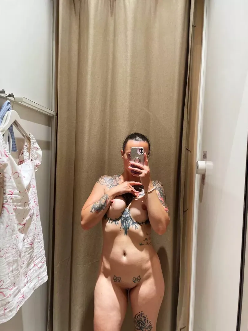 Guess my favourite colour and get more nudes ;3
