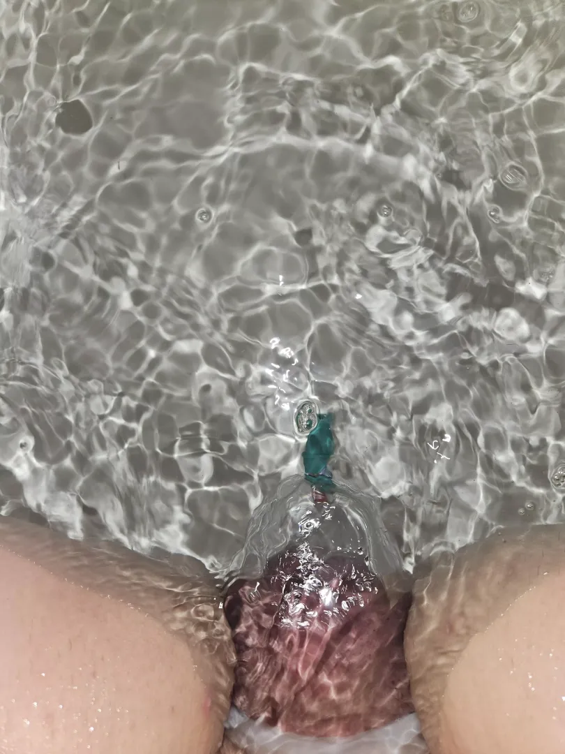 Guess what time it is?! This water [f]eels so good..