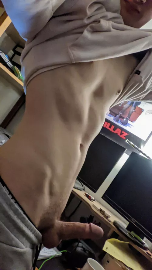 Guys... I think I like dick 😋