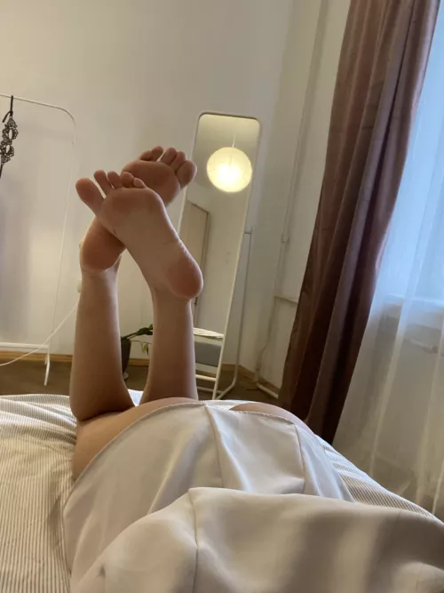 Guys who suck toes are superior