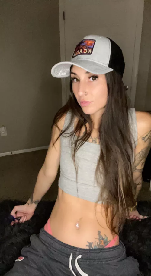 Gym hat trying to go unnoticed [F]