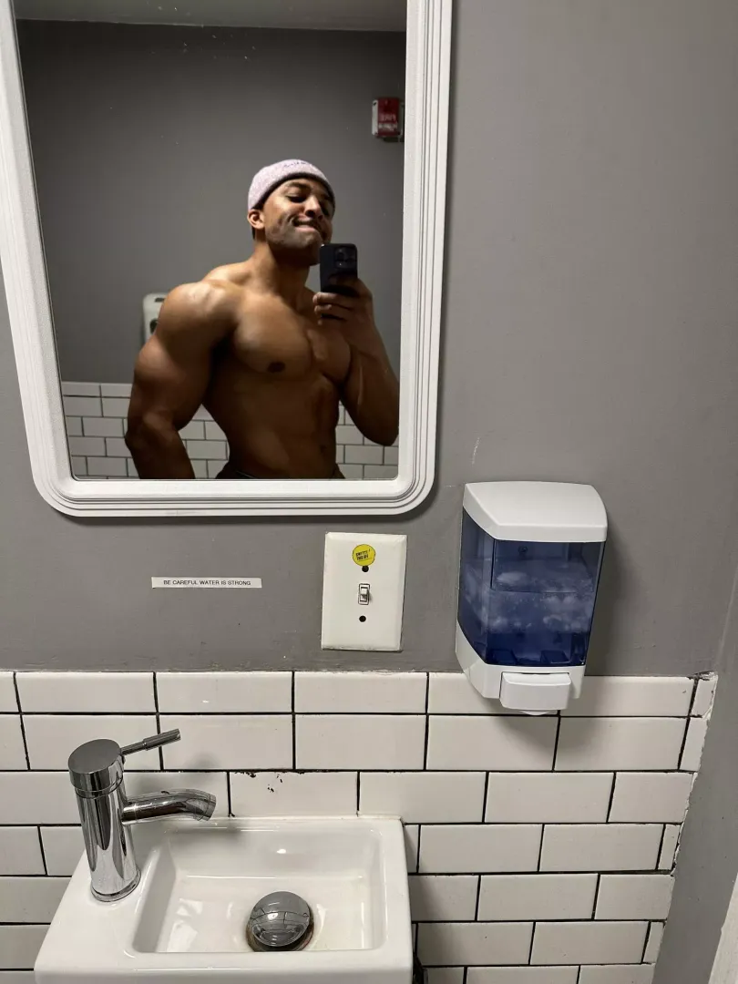 gym selfie