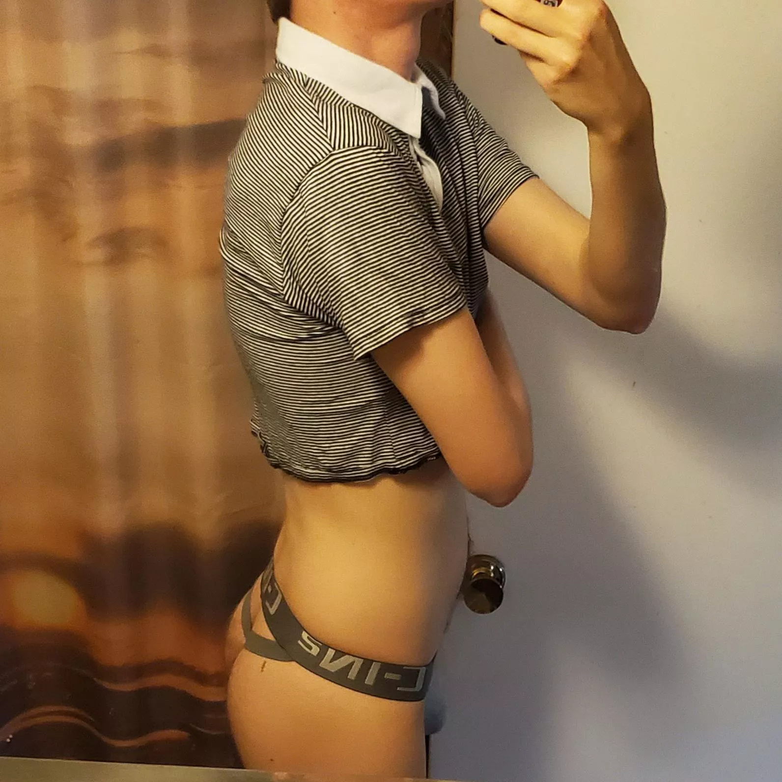 Had this crop top hanging in the closet for a long time, but I think I finally found the perfect outfit for it!