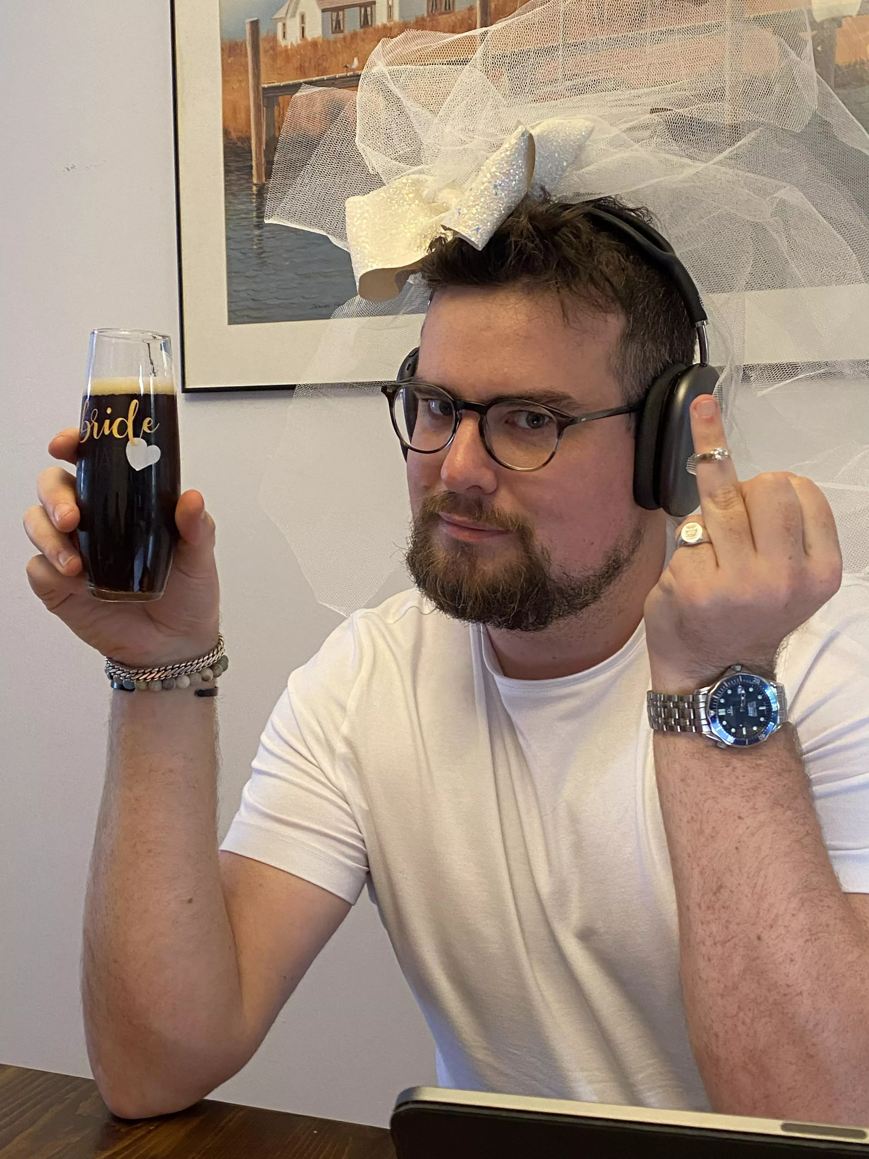 Had to take a break from OW2 to go to a bachelorette in Newfoundland, I look so impressed 😂