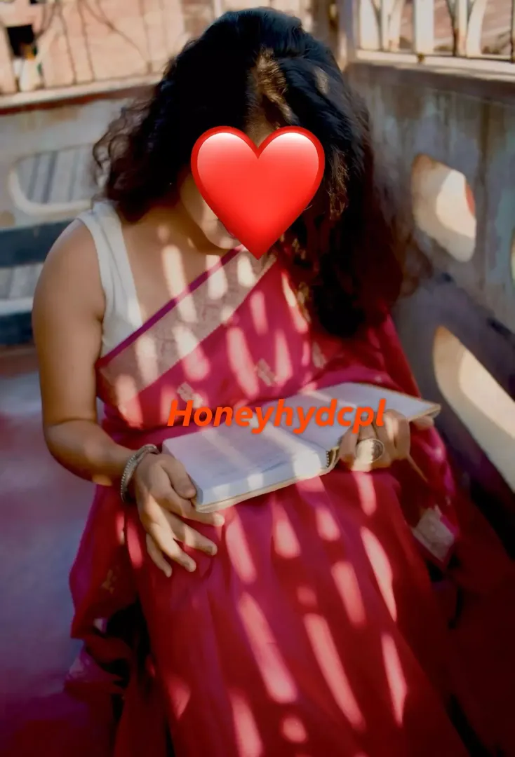 Hai guys today my wife wore a new pattu saree , and I click this Pic randomly ❤️ when she reading her fav book how is it? I'm looking someone for frndship and good vibe connection...if anyone interested to do frndship and connection with us ping me.