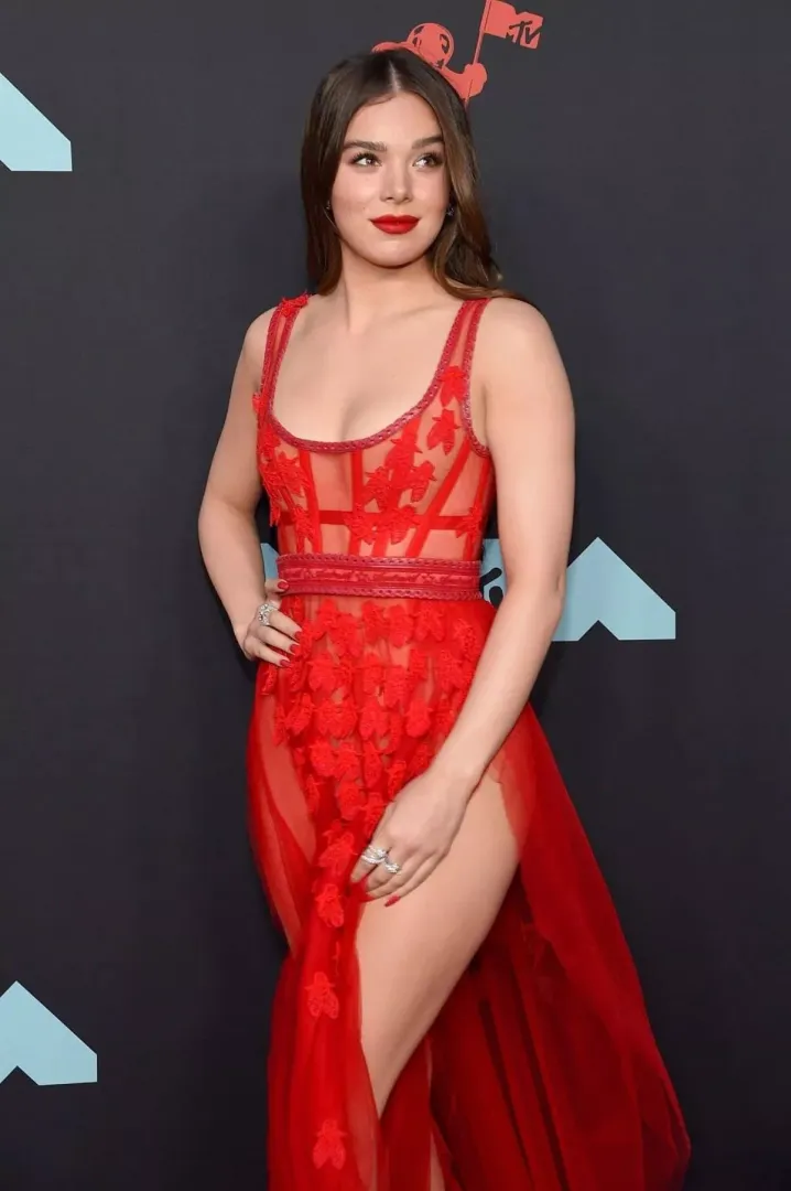 Hailee Steinfeld