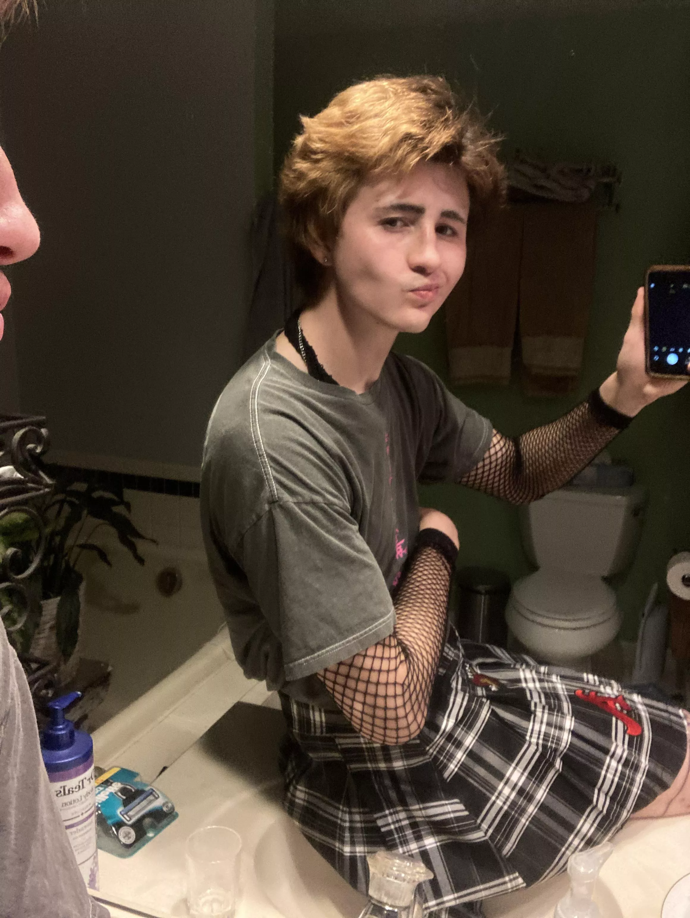 hair is winged :0