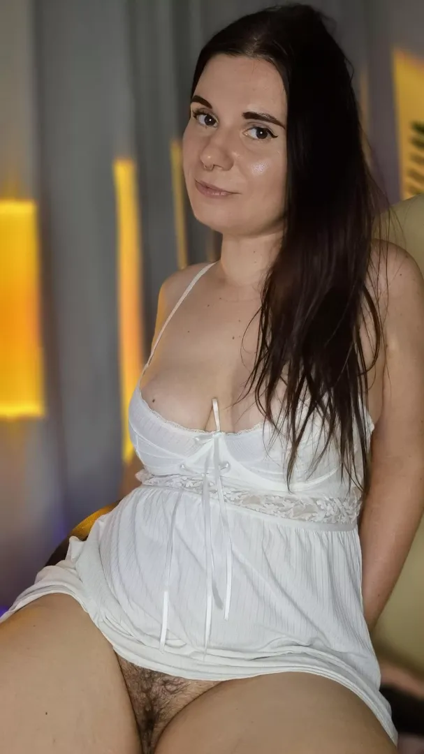 Hairy and curvy... am i your type?