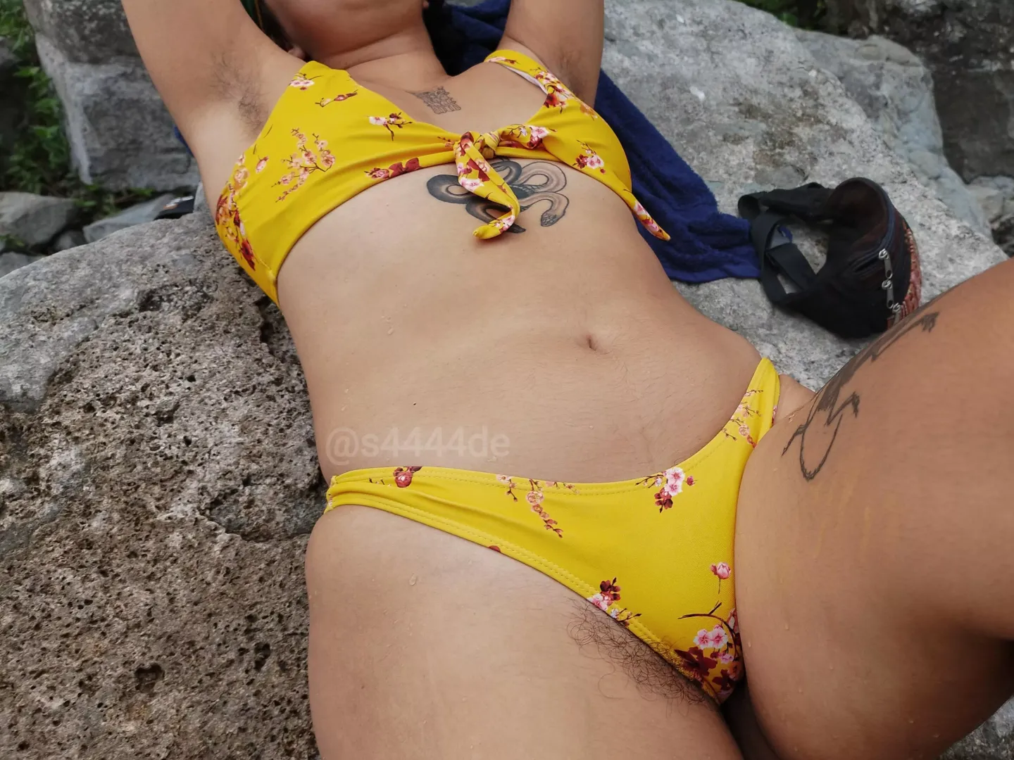 hairy and unbothered in my bikini💛
