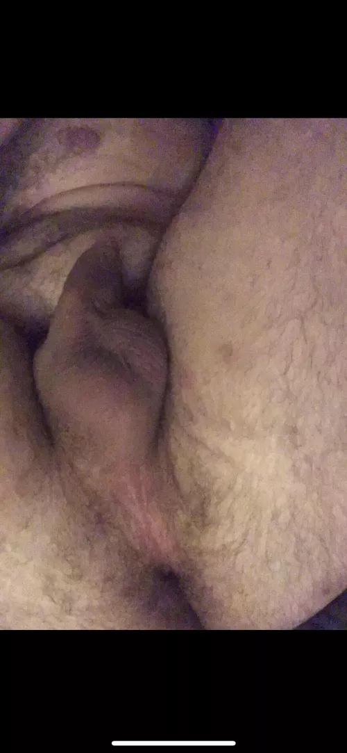 Hairy ass😏