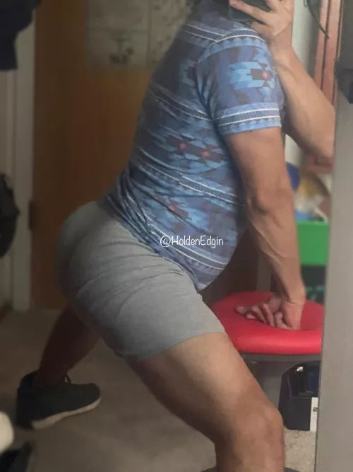 Halfway thru leg day and I’m craving this position 😏