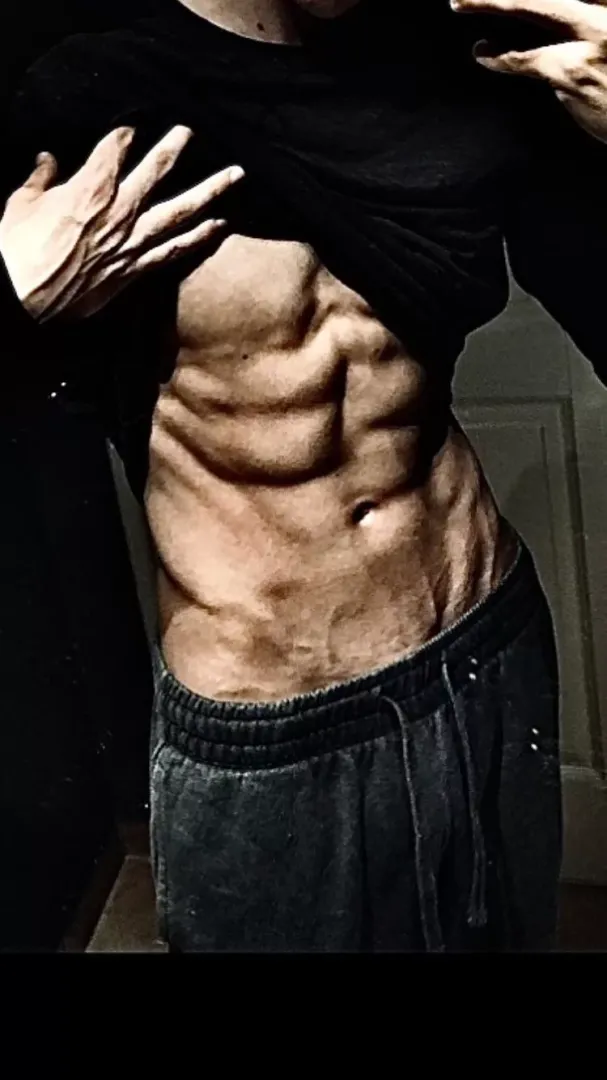 Hands and abs 🐍