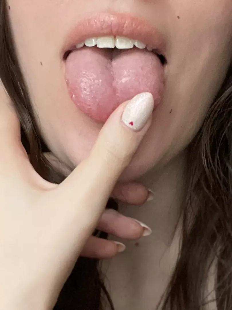 Hands in mouth was a vanilla kink that hit me like a train. It does THINGS to me. You?
