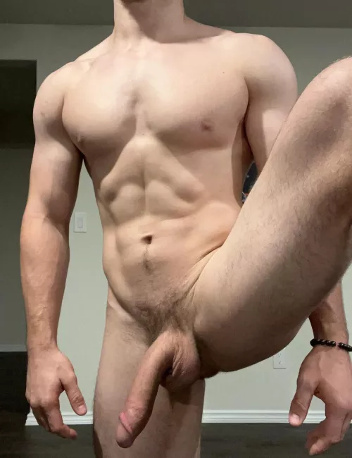 Hanging low 🍆