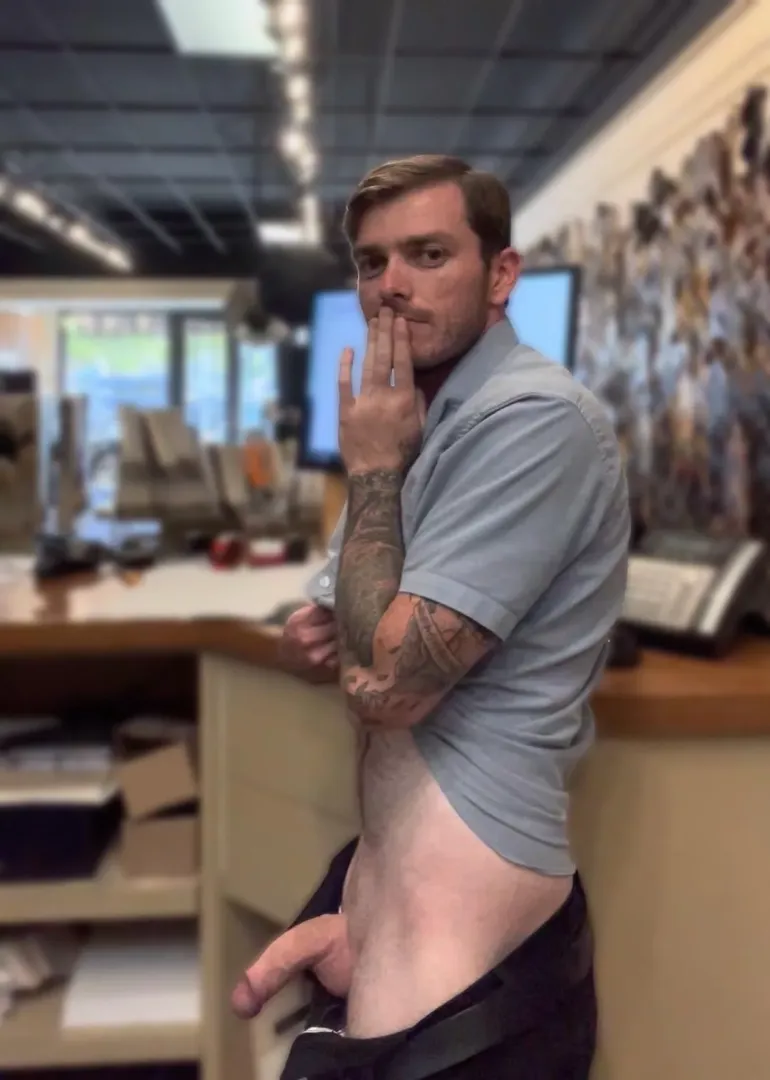 Hanging out @ work 😏