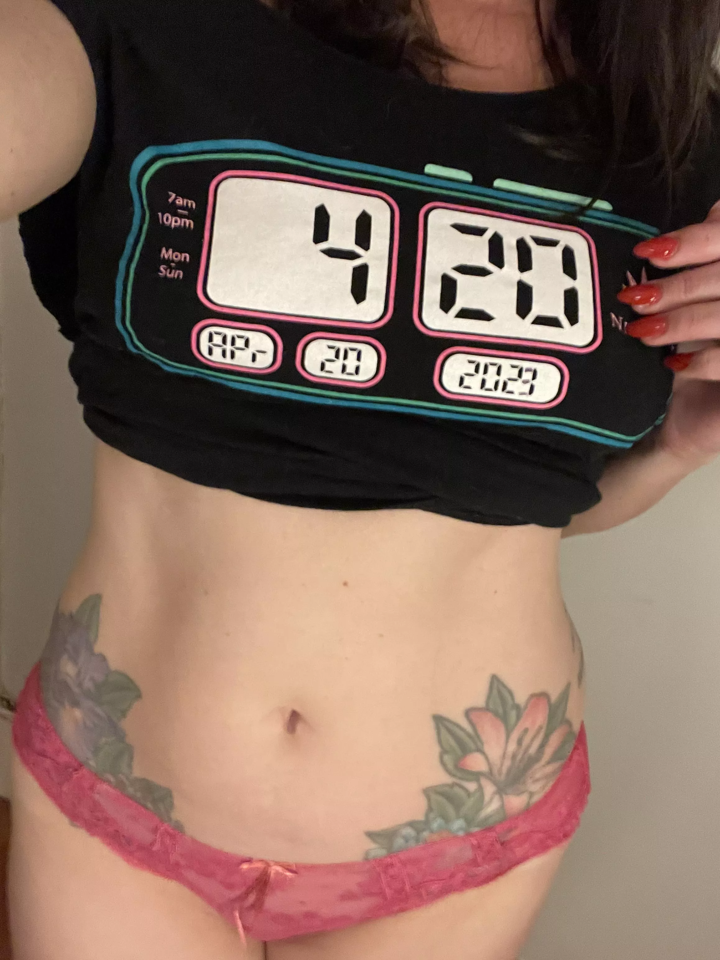 Happy 420! 43f milf hotwife stoner