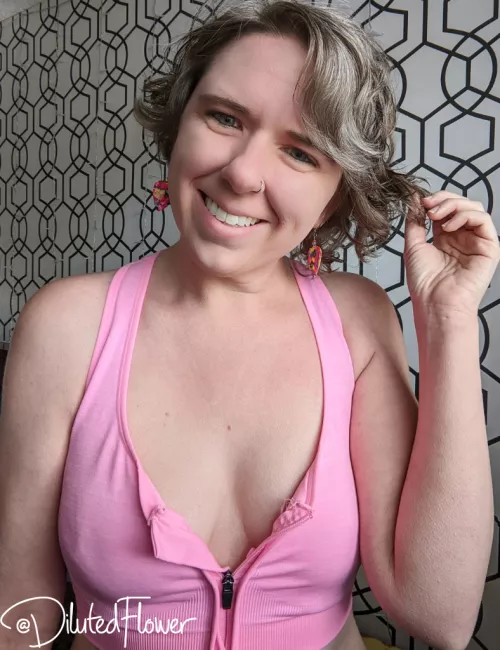 Happy almost weekend! 🎃🎉 [F]