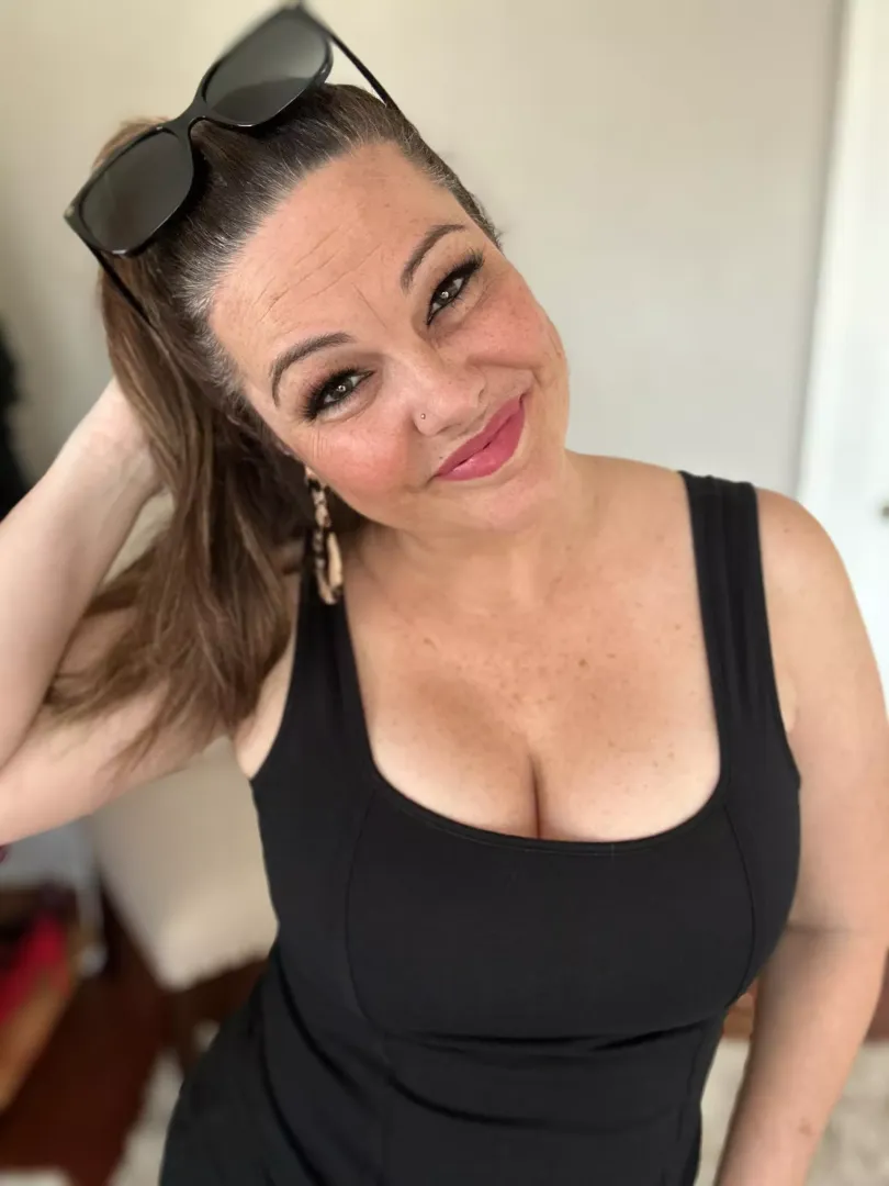 Happy Friday Babes 🖤 40F