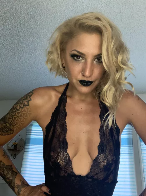 Happy Friday 🖤